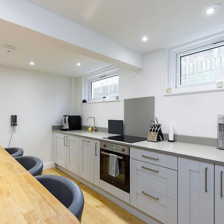 Spacious 2 Bedroom Apartment With Beautiful Garde 브라이턴 외부 사진