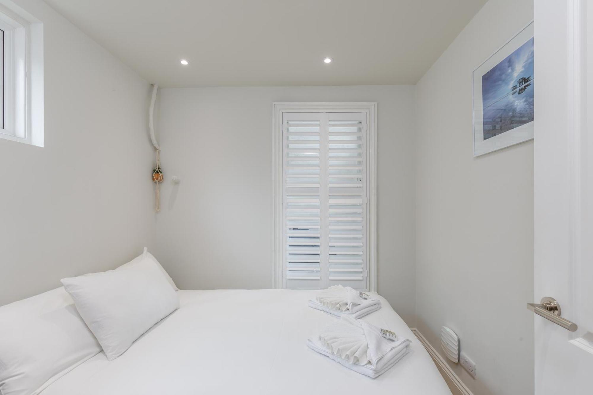 Spacious 2 Bedroom Apartment With Beautiful Garde 브라이턴 외부 사진